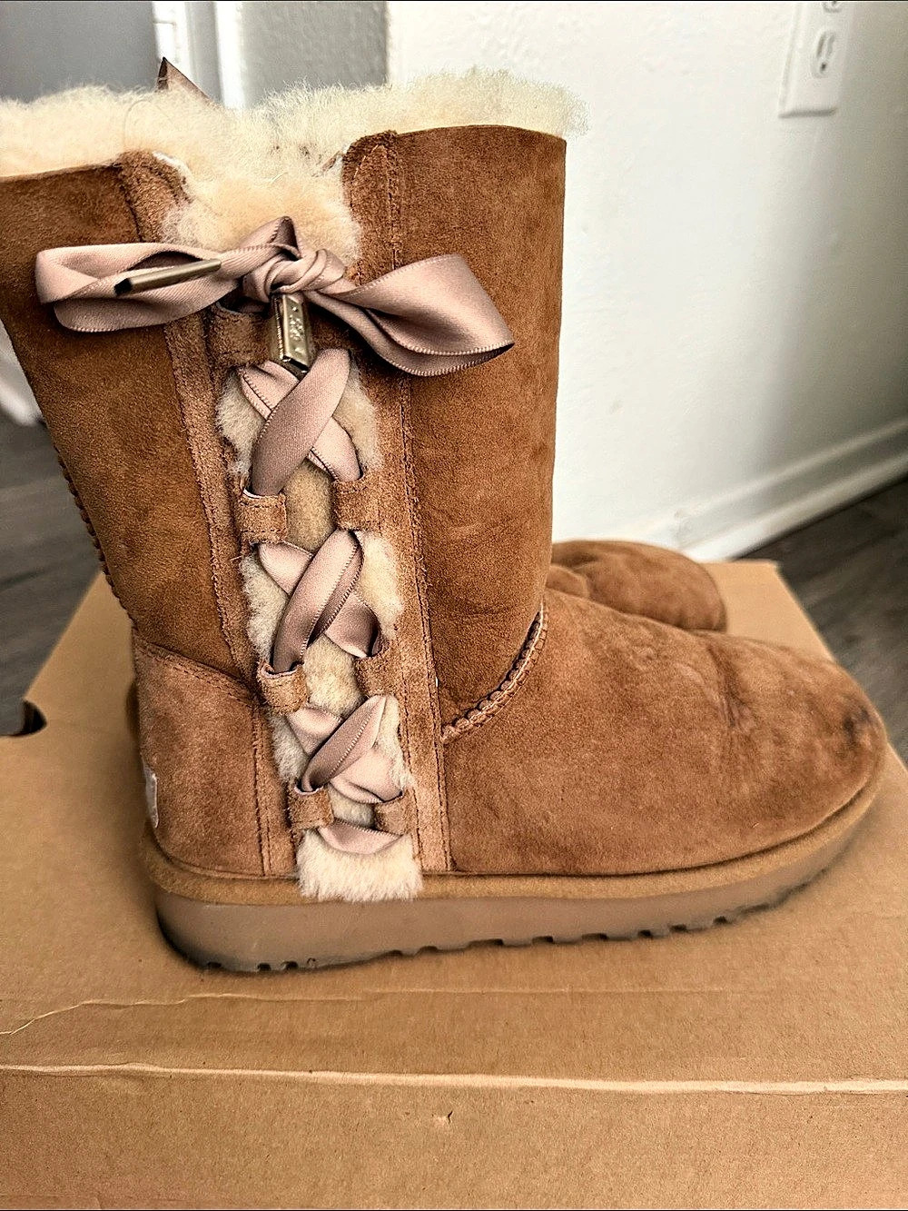 UGG W PALA Bow Lace-Up Winter Boots Brown & Pink US 8
